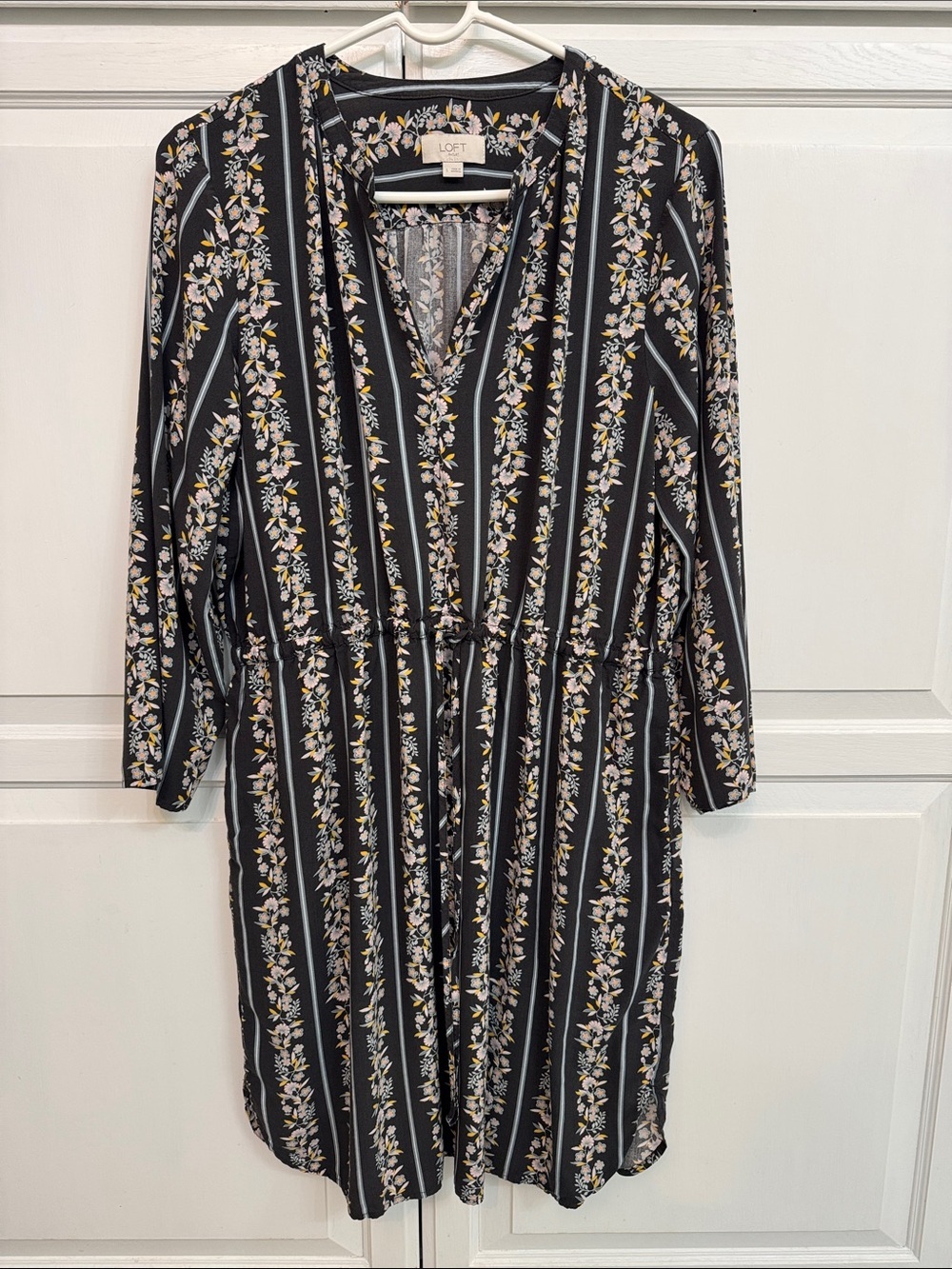 LOFT Floral Stripe V-Neck Tie-Waist Midi Dress with Pockets. Cottagecore size L